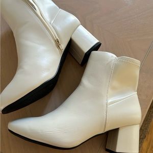 Mia Amore boots in bone